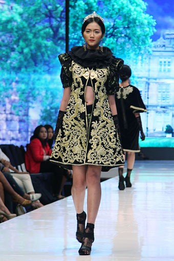 Jakarta, Indonesia - 17 Mei 2013. Defrico Audy Classic Blossom. Jakarta Fashion & Food Festival 2013 at Grand Ballroom Harris Hotel. Kelapa Gading. Jakarta. [Foto: Mohammad Abduh/Wolipop]