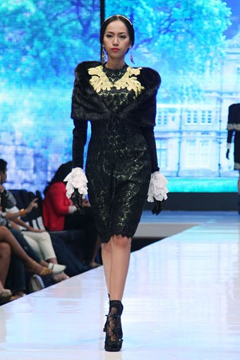 Jakarta, Indonesia - 17 Mei 2013. Defrico Audy Classic Blossom. Jakarta Fashion & Food Festival 2013 at Grand Ballroom Harris Hotel. Kelapa Gading. Jakarta. [Foto: Mohammad Abduh/Wolipop]