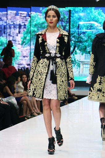 Jakarta, Indonesia - 17 Mei 2013. Defrico Audy Classic Blossom. Jakarta Fashion & Food Festival 2013 at Grand Ballroom Harris Hotel. Kelapa Gading. Jakarta. [Foto: Mohammad Abduh/Wolipop]