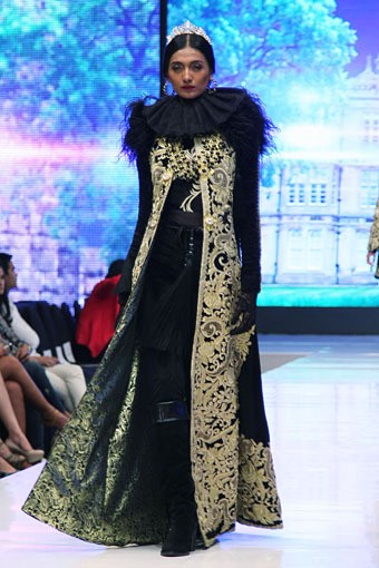 Jakarta, Indonesia - 17 Mei 2013. Defrico Audy Classic Blossom. Jakarta Fashion & Food Festival 2013 at Grand Ballroom Harris Hotel. Kelapa Gading. Jakarta. [Foto: Mohammad Abduh/Wolipop]