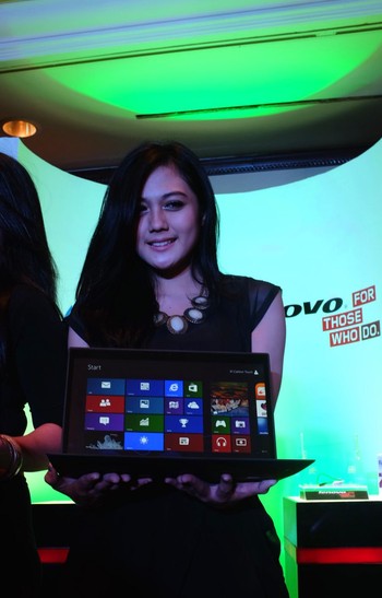     Produk ketiga yang dirilis adalah ThinkPad X1 Carbon Touch yang memakai konstruksi carbon fiber. Notebook mewah berlayar sentuh ini sangat ringan dengan ukuran layar 14 inci dan berat 1,5 kg.