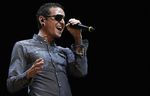 Aksi Panggung Enerjik Chester Bennington