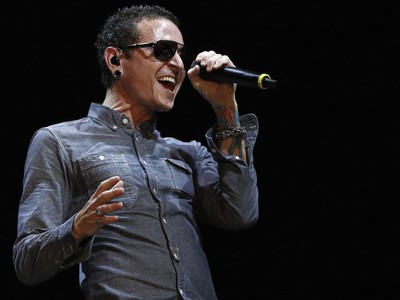 Aksi Panggung Enerjik Chester Bennington