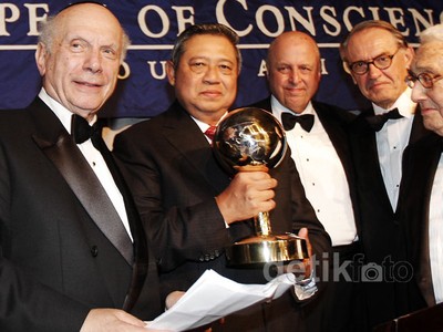 SBY Terima World Statesman Award 2013