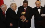 SBY Terima World Statesman Award 2013