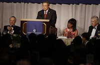 Semoga penghargaan ini memberikan momentum kepada kami untuk melanjutkan upaya dalam mempromosikan kemanusiaan dan kebaikan bersama. Semoga kerja keras masyarakat Indonesia memacu kami untuk meraih mimpi-mimpi Bapak Bangsa, sebuah masyarakat yang harmonis dalam perdamaian dan kemakmuran, seru SBY. Abror Rizki/Setpres.
