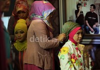 Ada juga pelatihan menggunakan jilbab.