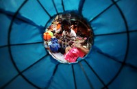Para pekerja tampak merampungkan jaringan instalasi listrik untuk boneka-boneka lampion yang akan meramaikan ajang Jakarta Fair 2013.