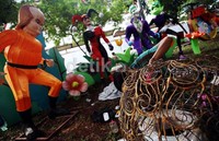 Beragam persiapan mulai dari pendirian stand, pembuatan lampion-lampion, terus berlangsung hingga mendekati hari pelaksanaan.