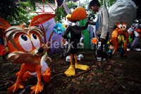 Lampion berbentuk tokoh-tokoh kartun akan mempercantik suasana Jakarta Fair 2013.