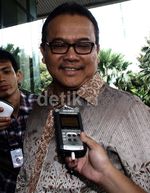 Gubernur Riau Rusli Zainal Diperiksa Sebagai Tersangka