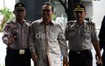 Gubernur Riau Rusli Zainal Diperiksa Sebagai Tersangka
