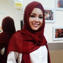 Pernah Seksi, Dewi Sandra Kini Damai Berhijab