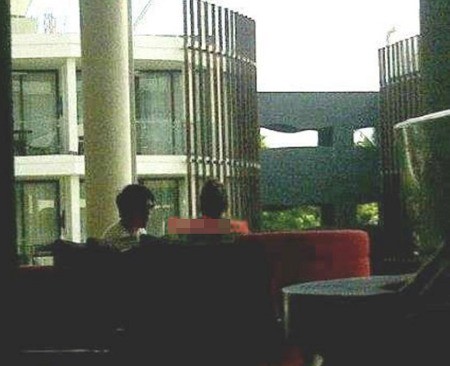 Beredar Foto Mirip Ariel & Luna Maya Makan Bareng di Hari Valentine