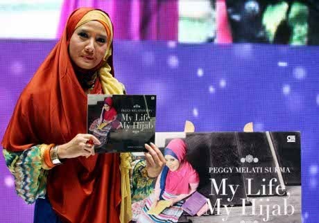 Berhijab, Peggy Melati Sukma Tak Takut Kehilangan Pekerjaan