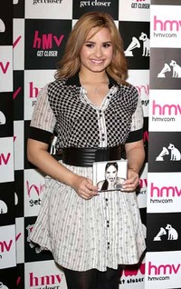 Penyanyi berumur 20 tahun itu terlihat memamerkan album barunya. Tim P. Whitby/Getty Images.