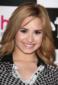 Ini dia seyum manis Demi Lovato. Tim P. Whitby/Getty Images.