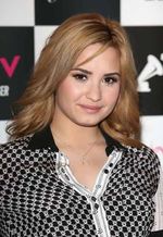 Demi Lovato Tebar Senyuman