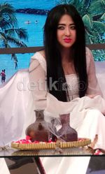 Hiii... Dewi Persik Jadi Kuntilanak