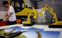 Beragam alat berat diperlihatkan, ada yang memamerkan miniatur hingga bentuk aslinya.