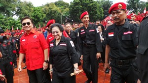 Berseragam Satgas, Jokowi Hadiri Upacara Hari Lahir Pancasila di Tugu Proklamasi