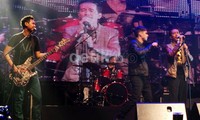 Gubernur DKI Joko Widodo tak hanya jadi penonton di konser Arkarna. Pria Solo ini menghebohkan suasana dengan tampil bernyanyi lagu Betawi berjudul 'Malam Minggu' bersama Bondan Prakosa dan Arkana.