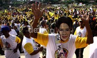 Ribuan massa pendukungan calon Walikota Banjar Ade UU Sukaesih dan wakilnya Darmadji hadir dalam acara deklarasi di lapangan Bhakti, Banjar, Jawa barat. Lamhot Aritonang/detikfoto     