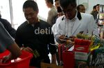 Anis Matta Belanja di Mini Market PKS