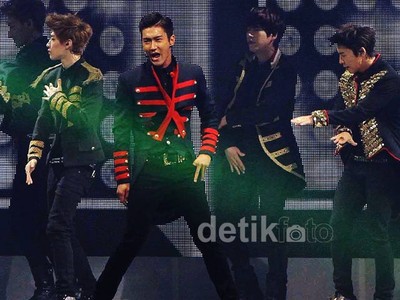 Meriahnya Konser Super Junior Super Show 5