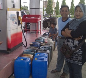 BBM Langka, Warga Antre di Beberapa SPBU Bojonegoro