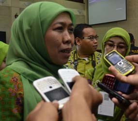 Pilgub Jatim, Khofifah Sindir Brengos Takut Sama Perempuan