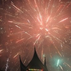 Pertunjukan Budaya dan Pesta Kembang Api Buka Tour de Singkarak