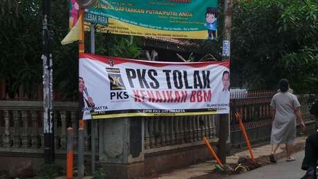 Ini Tujuan PKS Sebar Spanduk Tolak Kenaikan Harga BBM
