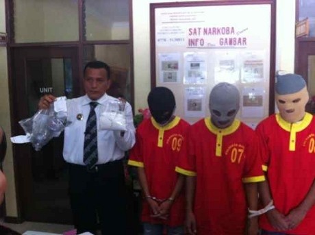 Simpan 454 Gram Heroin, 3 Orang Diciduk dari Perumahan Pemko Batam 