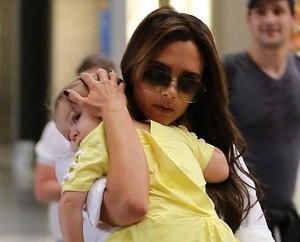 Victoria Beckham Tidak Mau Pakai Make Up di Depan Putrinya