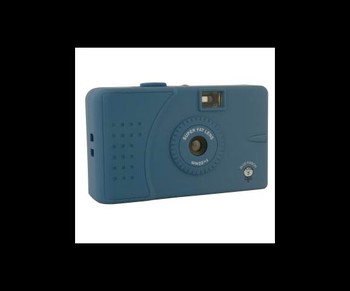    Blue Ribbon Camera yang dilapisi karet ini membuat pengguna lebih mudah untuk menggenggamnya.