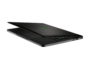     Tidak hanya memiliki kinerja mumpuni untuk menjalankan game kelas menengah hingga berat, notebook gaming yang diberi nama Blade ini juga diklaim memiliki desain paling tipis di kelasnya. (kredit foto: razerzone)