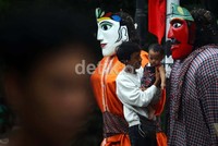 Menjelang HUT DKI Jakarta ke-486 pesanan ondel-ondel mini ini meningkat.