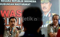 Keterangan tersebut disampaikan Kepala Divisi Hubungan Masyarakat (Kadiv Humas) Mabes Polri Inpektur Jenderal (Irjen) Suhardi Alius dan Kepala Biro Penerangan Masyarakat (Karo Penmas) Mabes Polri Brigjen Boy Rafli Amar.