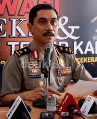 Polisi dalami keterkaitan aksi tersebut dengan kaburnya napi teroris yang kabur beberapa waktu lalu dari Lapas Tojo Unauna.