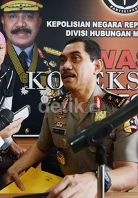 Bom ini diduga meledak dengan menggunakan pemicu.