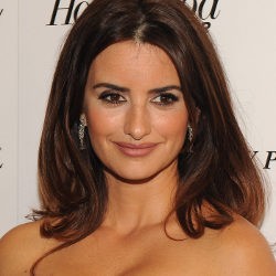 Penelope Cruz Akan Jadi Bond Girl Tertua dan Pertama dari Spanyol