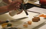 Mengupas Trik Membuat Sushi Klasik Jepang Bersama Chef Singho Ishimaru