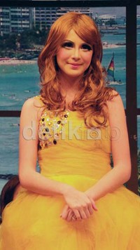 Arumi Bachsin berubah jadi boneka Barbie. (dok. detikHOT)