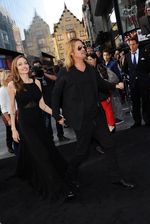 Ini Penampilan Perdana Jolie Pasca Mastektomi