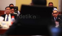 Rapat kerja tersebut membahas soal rencana kerja pemerintah tahun 2014, pembicaraan pendahuluan penyusunan RAPBN tahun 2014 dan pembahasan RUU.
