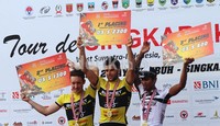 Jacob memenangi etape kedua TdS sejauh 124.5 kilometer  dari Payakumbuh ke Danau Singkarak itu dengan membukukan catatan waktu tiga jam, satu menit dan lima detik.  Gus Mun/detikfoto