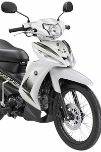 Tagline Vega-RR itu kian dipertegas dengan empat kelebihan barunya yang ditawarkan Yamaha. Mulai dari tampilan bagian depan, striping, velg inovasi terbaru yang belum pernah ada sebelumnya di Indonesia dan warna-warna inspiratif. (dok Yamaha)
