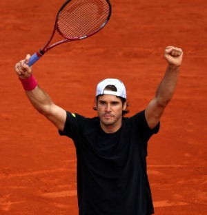 Haas Buat Rekor, Youzhny Banting Raket Lagi