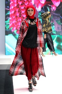 Jakarta, Indonesia - 31 Mei. Anemone by Hannie Hananto Khatulistiwa. Indonesia Islamic Fashion Fair 2013 at Jakarta Convention Center. 31 Mei 2013. Senayan. Jakarta. [Foto: Mohammad Abduh/Wolipop]